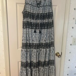 Navy and White Patterned CJ Banks Maxi Dress Size 1X Boho Casual Stretch Knit